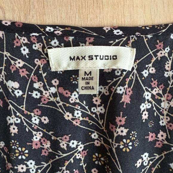 Max studio Floral Midi Dress Black Pink White Flutter Sleeve V-Neck Sz M - Picture 2 of 14